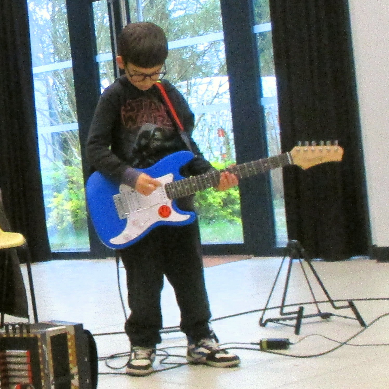 Photo de la Guitare Magique actuelle, de couleur bleue