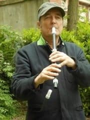 Didier Malherbe jouant de la Flûte Multigammes