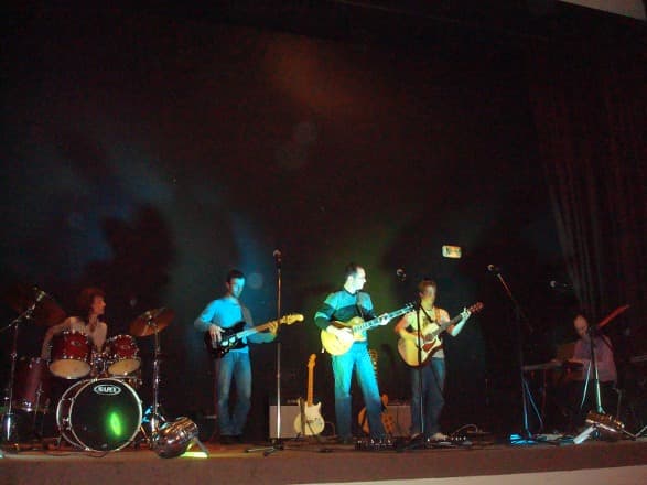 la GUITARE MAGIQUE