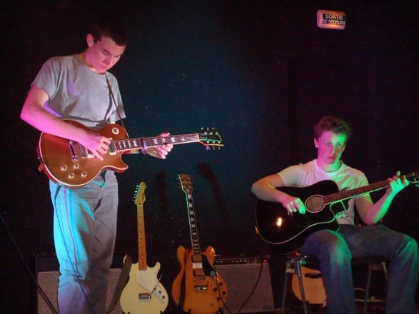 GUITARE MAGIQUE